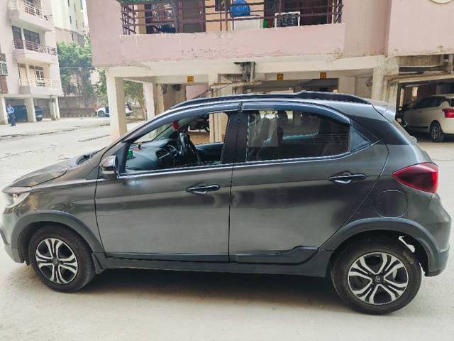 https://images10.gaadi.com/usedcar_image/4205332/original/d8f3d3d57a06116bb8309c300d47233d.jpg?imwidth=6402