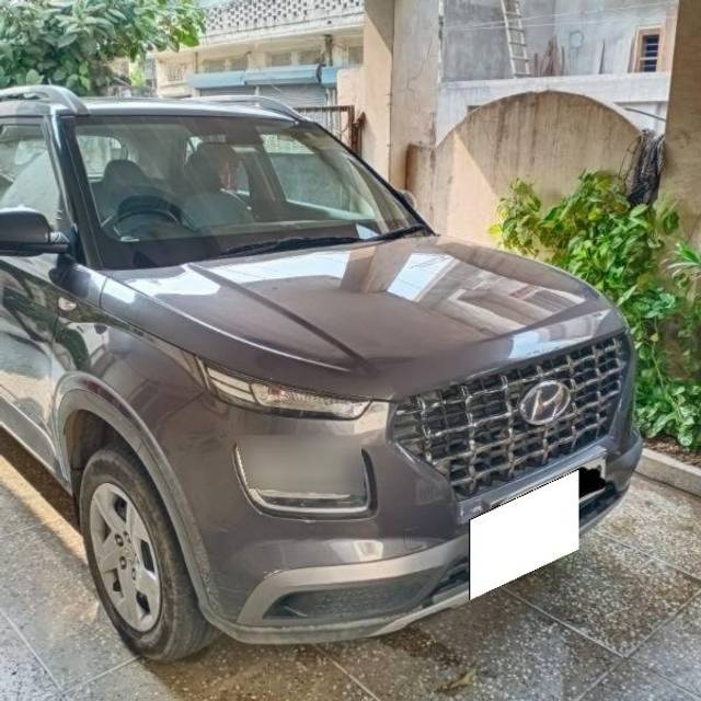 https://images10.gaadi.com/usedcar_image/4205369/original/processed_48d68d2e-07c8-4eb0-b432-535b8a564dbc.jpg?imwidth=6401