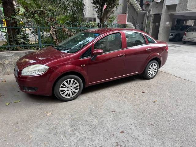 https://images10.gaadi.com/usedcar_image/4205381/original/1b39b82d0cdeecc9a0058750e9c9065d.jpg?imwidth=6402