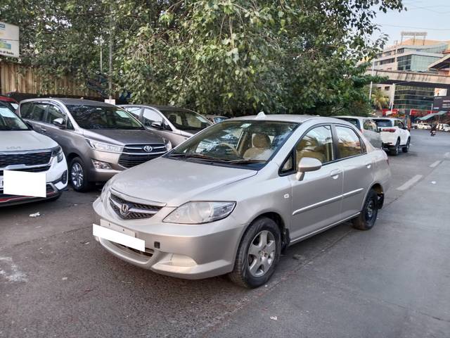 https://images10.gaadi.com/usedcar_image/4205409/original/processed_9356b7939c500b358a34edb35aea2793.jpg?imwidth=6402