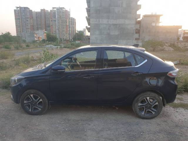 https://images10.gaadi.com/usedcar_image/4205455/original/56b666a9692267967791f2f4eeca6d34.jpg?imwidth=6402