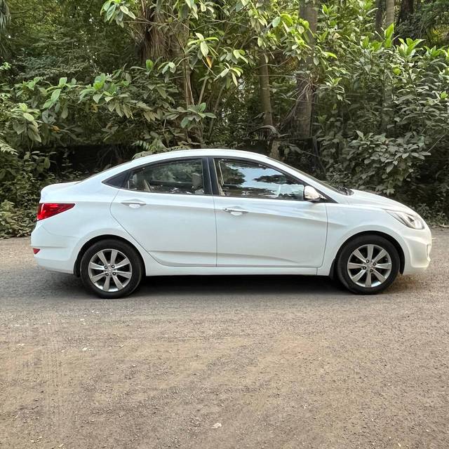 https://images10.gaadi.com/usedcar_image/4205516/original/bc2d4fcbf3cf733a45fcc0928381da2c.jpg?imwidth=6401