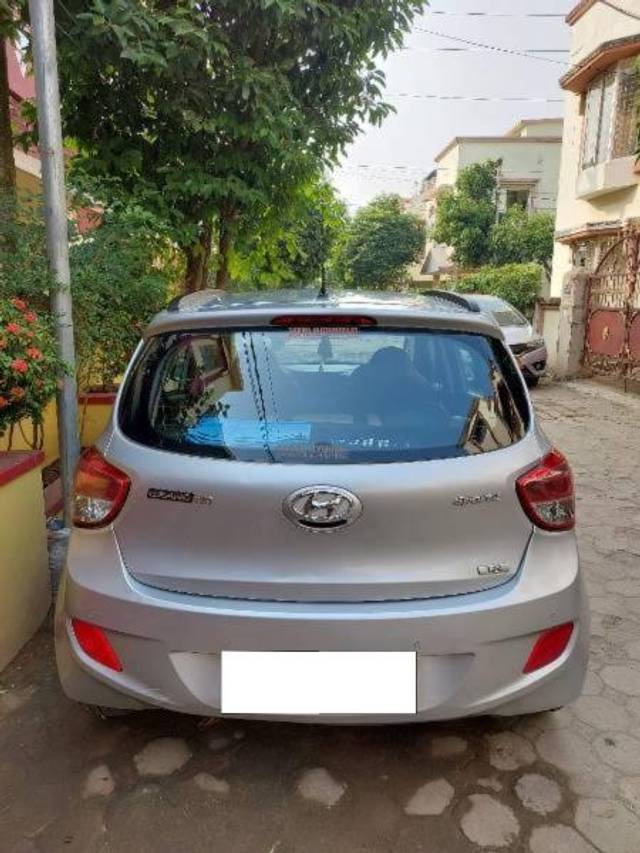 https://images10.gaadi.com/usedcar_image/4205530/original/processed_5907147c-38ae-47e5-b853-c0dceee58605.jpg?imwidth=6402