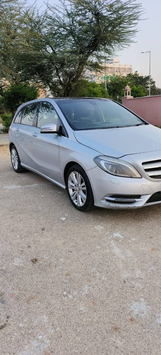 https://images10.gaadi.com/usedcar_image/4205625/original/eb47c197ceb2ff3551d1a6e9eb666783.jpg?imwidth=6401