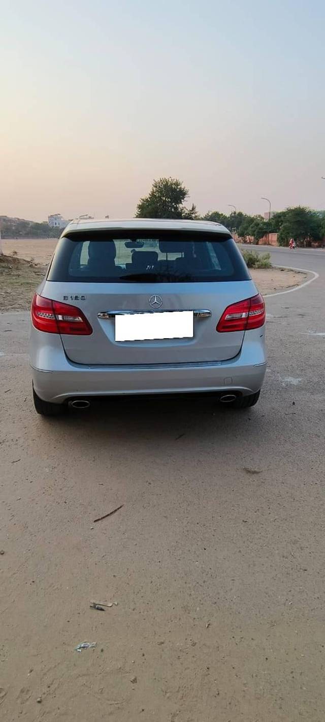 https://images10.gaadi.com/usedcar_image/4205625/original/processed_b916b09d48b3876b571883ff9504d83e.jpg?imwidth=6402