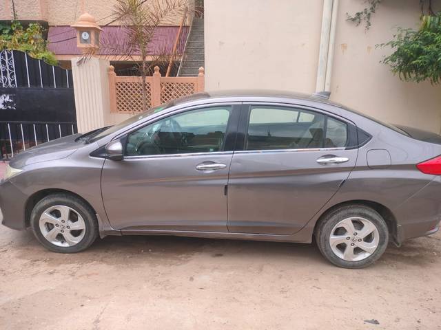 https://images10.gaadi.com/usedcar_image/4205634/original/755e799b4d5054c43e9bce6353f4b13b.jpg?imwidth=6402