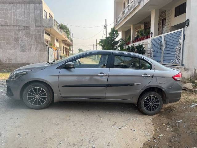 https://images10.gaadi.com/usedcar_image/4205796/original/627361920d975247b293a13be4f47725.jpg?imwidth=6402