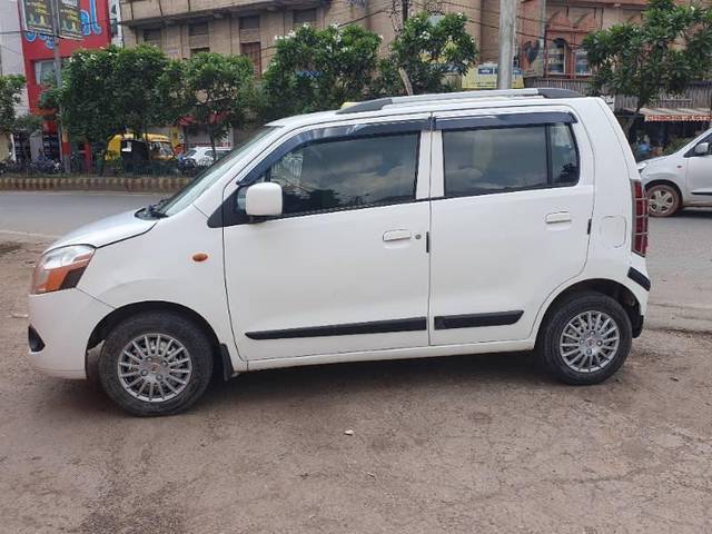 https://images10.gaadi.com/usedcar_image/4205893/original/processed_1af2c4ec-b556-439e-897c-700f37c962af.jpg?imwidth=6402