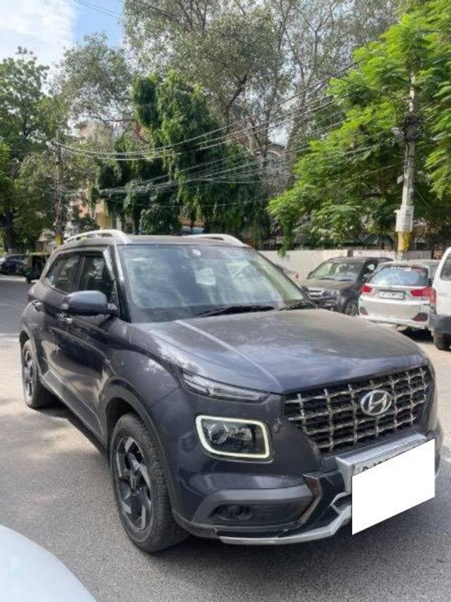 https://images10.gaadi.com/usedcar_image/4205898/original/processed_5d3a1082-313c-4342-8a7a-b2d69adaeedb.jpeg?imwidth=6400