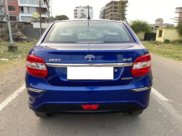 https://images10.gaadi.com/usedcar_image/4205924/original/processed_7fa9b90864381ad483ca3b9a856bad6e.jpg?imwidth=6402