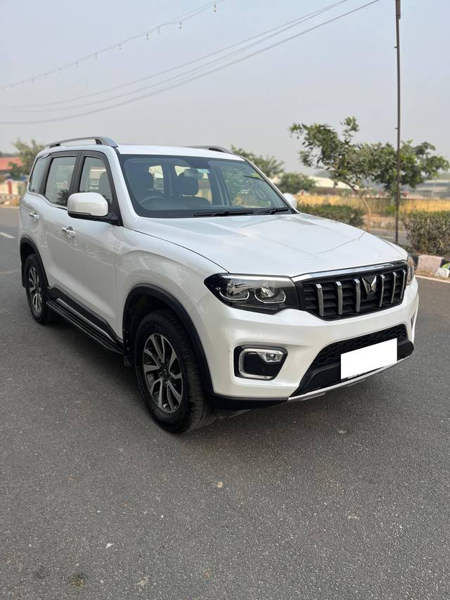 https://images10.gaadi.com/usedcar_image/4205951/original/processed_180d677d402d1c7f4df11877ac24dadb.jpg?imwidth=6400