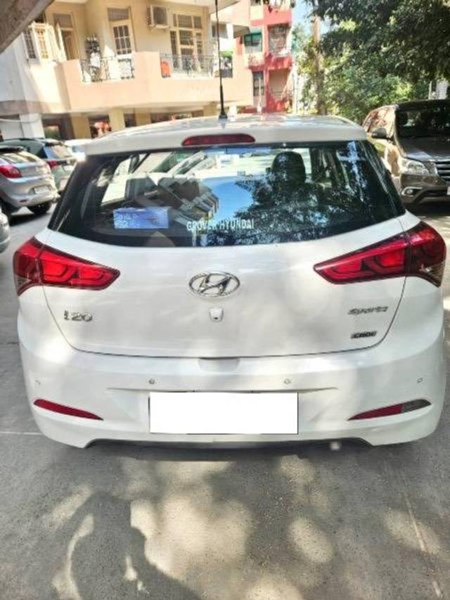 https://images10.gaadi.com/usedcar_image/4205969/original/processed_04a52bf9-3afc-4a9c-8651-d91f7df03f66.jpeg?imwidth=6401