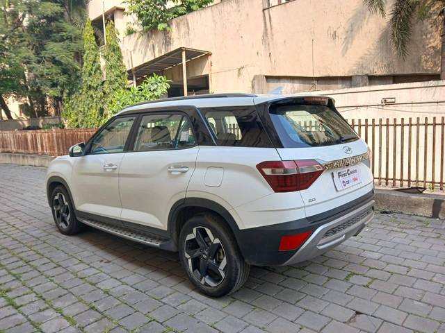 https://images10.gaadi.com/usedcar_image/4205992/original/processed_1b687996b3250c50e83800199df37d30.jpg?imwidth=6402