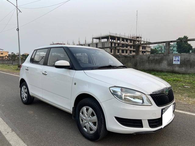 https://images10.gaadi.com/usedcar_image/4206000/original/processed_0e8c5d349d6cf14c5dd86b6733413f76.jpg?imwidth=6400