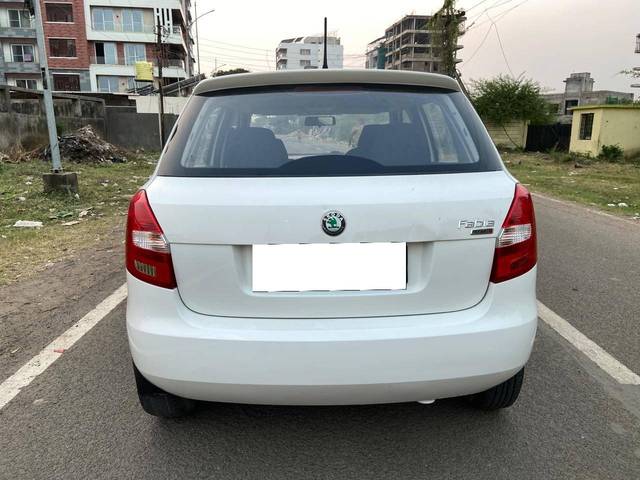 https://images10.gaadi.com/usedcar_image/4206000/original/processed_25b81124c225a70753c500ebc9510750.jpg?imwidth=6402