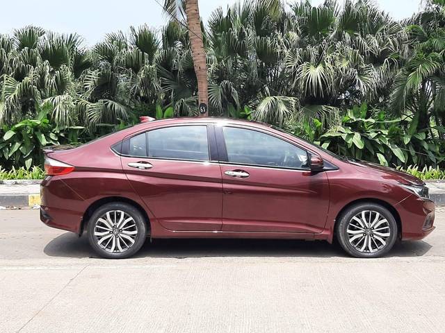 https://images10.gaadi.com/usedcar_image/4206030/original/processed_c3e38aab04fe6180d15b452022df9f67.jpg?imwidth=6401