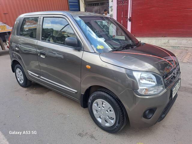 https://images10.gaadi.com/usedcar_image/4206056/original/processed_20497812dffd38206f794bde98692bf4.jpg?imwidth=6402