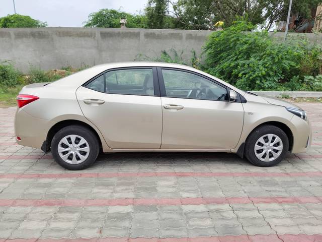 https://images10.gaadi.com/usedcar_image/4206078/original/processed_e82bc7490cba253194e5b066975259cd.jpg?imwidth=6401