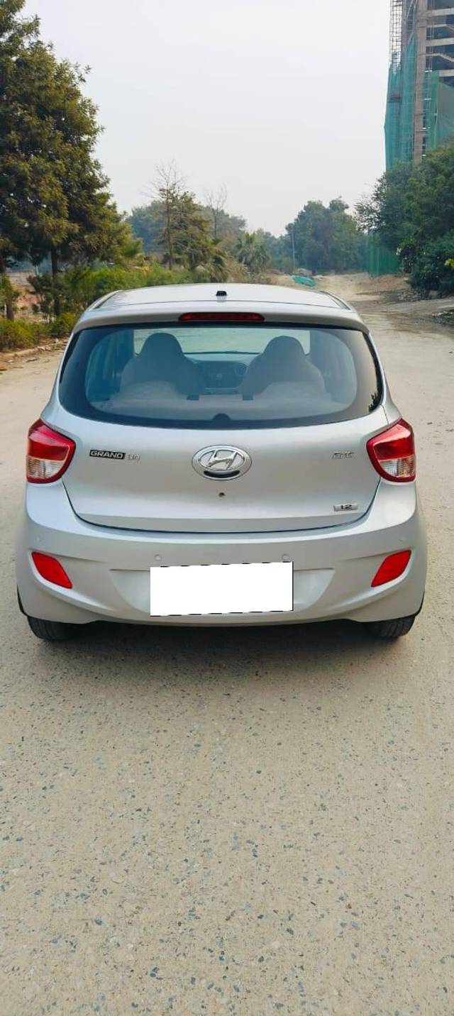 https://images10.gaadi.com/usedcar_image/4206086/original/processed_21cf7fecc5403938a46137fa3159a8c1.jpg?imwidth=6402