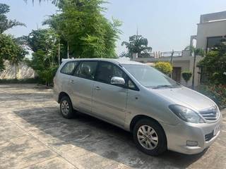 Toyota Innova 2004-2011 Toyota Innova 2.5 V Diesel 7-seater