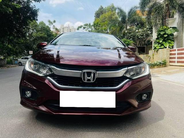 https://images10.gaadi.com/usedcar_image/4206390/original/processed_f0789789-53b6-4651-8ee4-f74bd50c2558.jpg?imwidth=6402