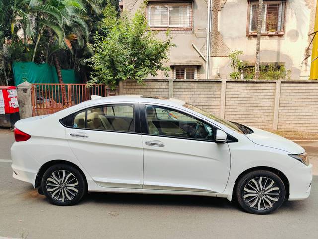 https://images10.gaadi.com/usedcar_image/4206615/original/processed_24fb78890932ee1487f313b276facb71.jpg?imwidth=6401