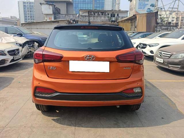 https://images10.gaadi.com/usedcar_image/4206681/original/processed_0879cf8d91380fd00c6e87ce825d76fe.jpg?imwidth=6401