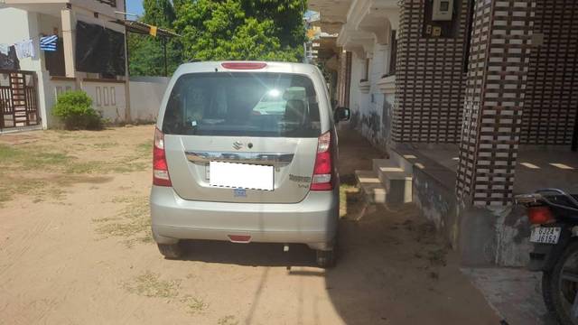 https://images10.gaadi.com/usedcar_image/4206795/original/processed_5061bbe4-24aa-43fd-8384-70e88222240c.jpg?imwidth=6400