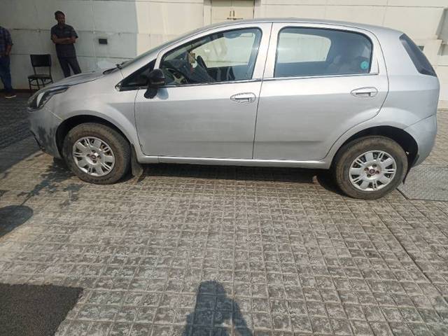 https://images10.gaadi.com/usedcar_image/4206806/original/ba8db2463b372d3768d4a58dd29b9906.jpg?imwidth=6402