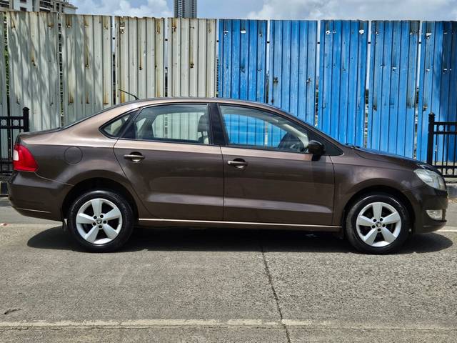 https://images10.gaadi.com/usedcar_image/4206835/original/3fae82414bb2552be09af0b87d9c2e79.jpg?imwidth=6401