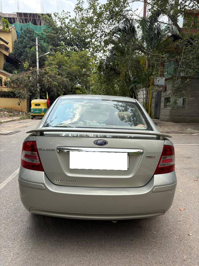 https://images10.gaadi.com/usedcar_image/4206843/original/processed_2345990d8d46ddead6ea12edb764e380.jpg?imwidth=6402