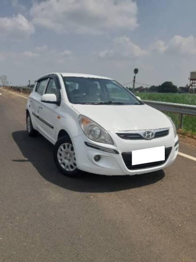 https://images10.gaadi.com/usedcar_image/4206935/original/processed_1da250f0-c86c-4f33-8685-ac4a3b2229e4.jpg?imwidth=6400