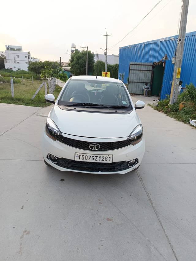 https://images10.gaadi.com/usedcar_image/4207166/original/9df99c249e76928804d043df9a2c39df.jpg?imwidth=6400