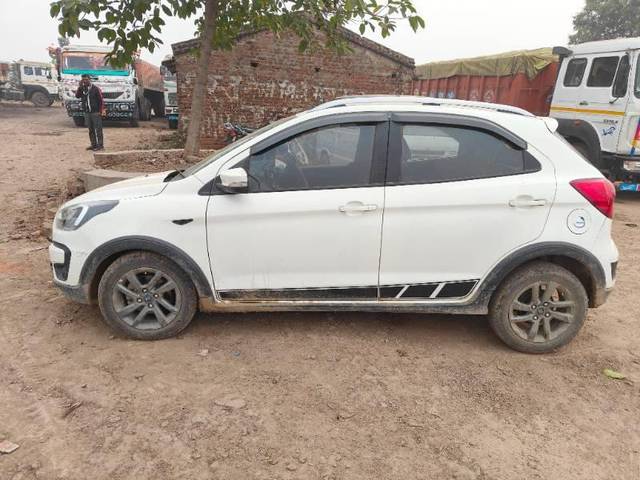 https://images10.gaadi.com/usedcar_image/4207187/original/processed_f9484d41-1a3e-401d-996a-d56bf194ca20.jpg?imwidth=6401