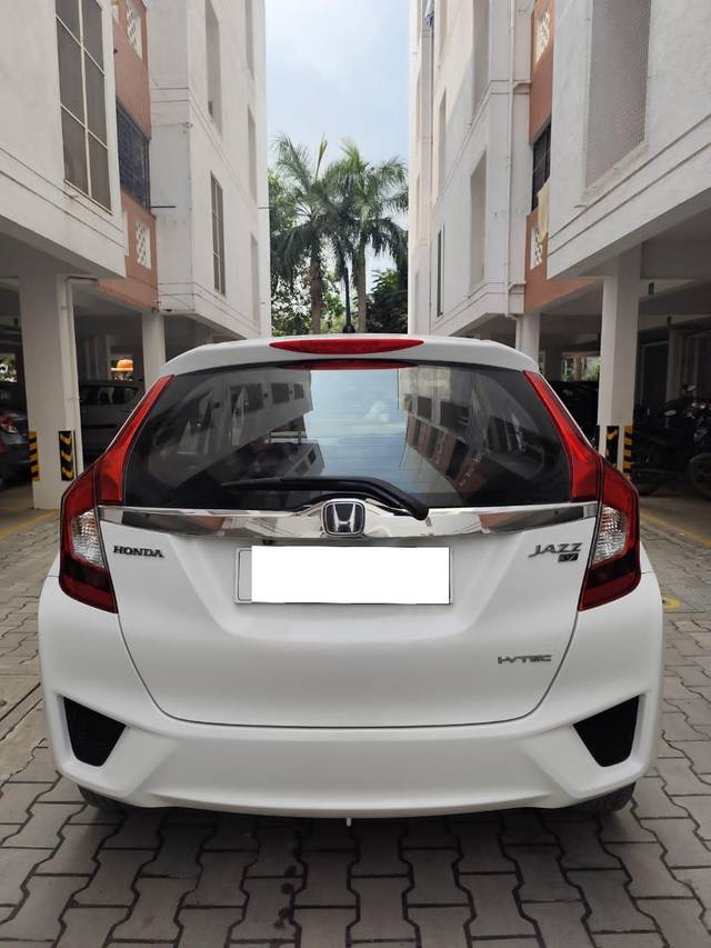 https://images10.gaadi.com/usedcar_image/4207234/original/processed_d3e05c165e7e26bb26d8a1709bca3ae5.jpg?imwidth=6401