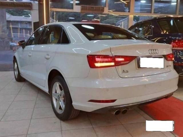 https://images10.gaadi.com/usedcar_image/4207242/original/processed_1c0c0b0553041adedbd612c34379b556.jpg?imwidth=6402