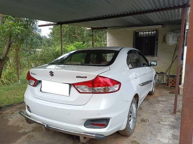 https://images10.gaadi.com/usedcar_image/4207249/original/processed_42d43945-2ccc-48ab-8648-7c75a95e4c59.jpg?imwidth=6402