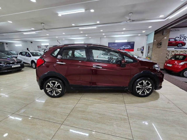 https://images10.gaadi.com/usedcar_image/4207269/original/processed_66aa57a9e8987d89e42d18e387ae4e80.png?imwidth=6401