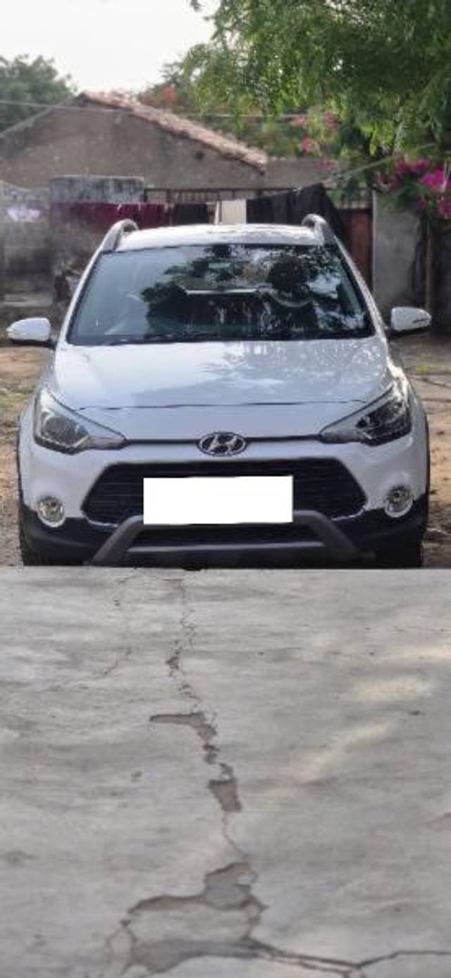 https://images10.gaadi.com/usedcar_image/4207277/original/processed_9ceeb2f4-3a1a-40da-8003-79fb8d066774.jpg?imwidth=6401