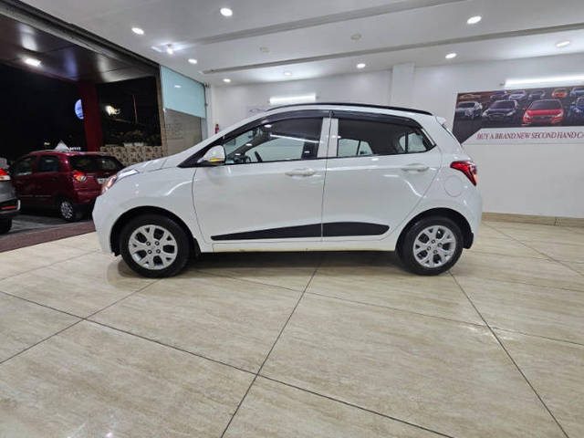 https://images10.gaadi.com/usedcar_image/4207280/original/processed_9cefec1feeb5ce7217c8e5cd8f5f92ef.png?imwidth=6402