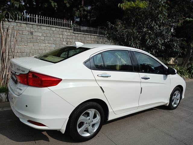 https://images10.gaadi.com/usedcar_image/4207332/original/processed_2c9dc98644663439309a992a088cfce5.jpg?imwidth=6402