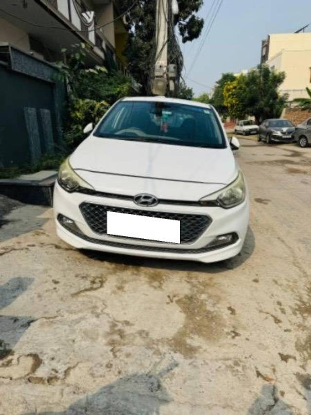 https://images10.gaadi.com/usedcar_image/4207347/original/processed_92b9964a-fdfb-4ca1-9338-a9a5d3caead0.jpg?imwidth=6400