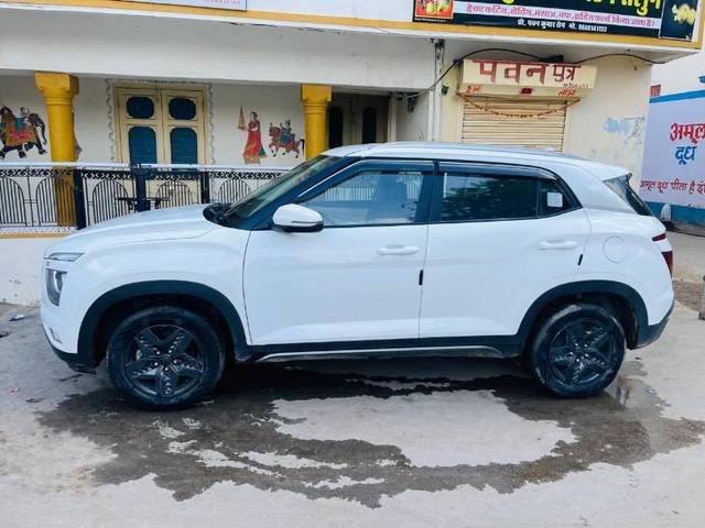 https://images10.gaadi.com/usedcar_image/4207356/original/processed_087962cb-5cab-439a-bf5c-d1a0a2b64190.jpeg?imwidth=6402