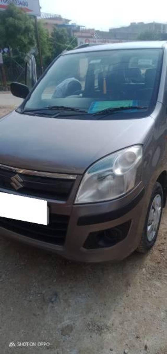 https://images10.gaadi.com/usedcar_image/4207395/original/processed_0a806672-18cf-46e5-a8d9-7c13f1020fde.jpg?imwidth=6400