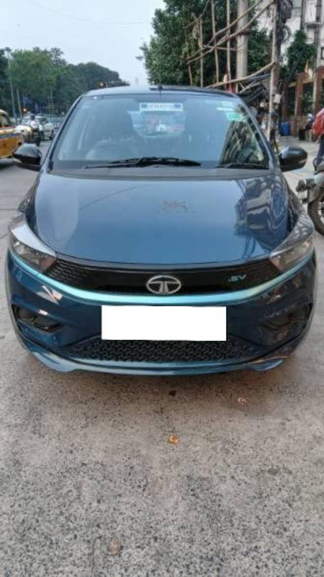 https://images10.gaadi.com/usedcar_image/4207400/original/processed_880c735c-4a02-42e7-9363-591278ab599f.jpg?imwidth=6400