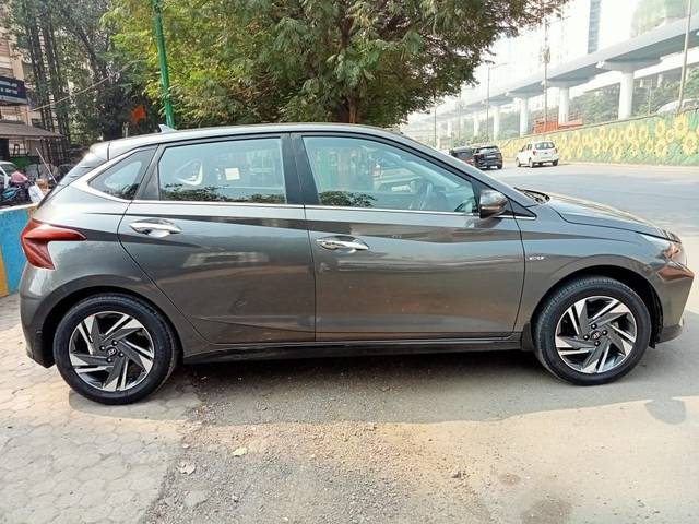 https://images10.gaadi.com/usedcar_image/4207429/original/4bf960be8acc2228956aeaa9970adb0e.jpeg?imwidth=6402