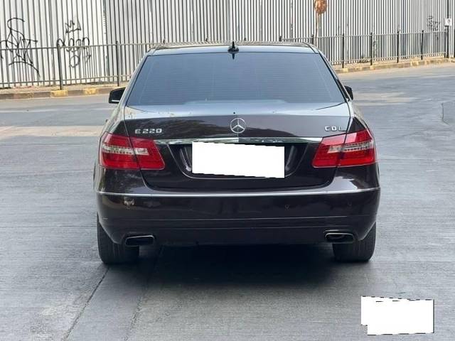 https://images10.gaadi.com/usedcar_image/4207440/original/processed_f9076a9e5bba03f4133e3aec66a5540e.jpg?imwidth=6402