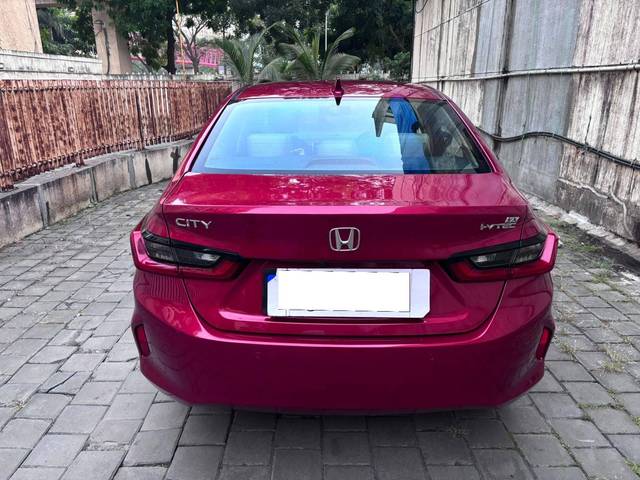 https://images10.gaadi.com/usedcar_image/4207551/original/processed_2d6b98108e83703023c528e0aaa617fa.jpg?imwidth=6402