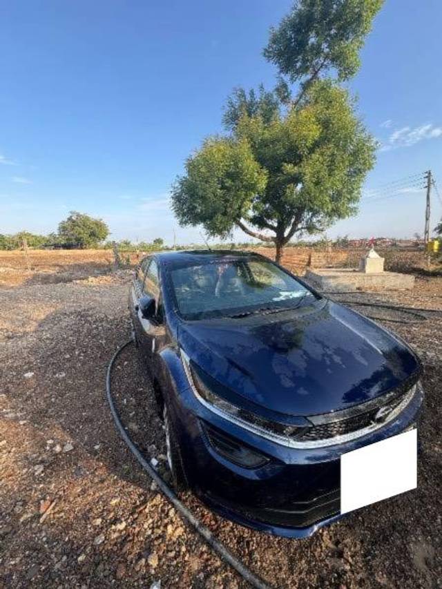 https://images10.gaadi.com/usedcar_image/4207558/original/processed_1b6312f3-dfd9-4e59-a1ab-3d4b1df815ba.jpg?imwidth=6400