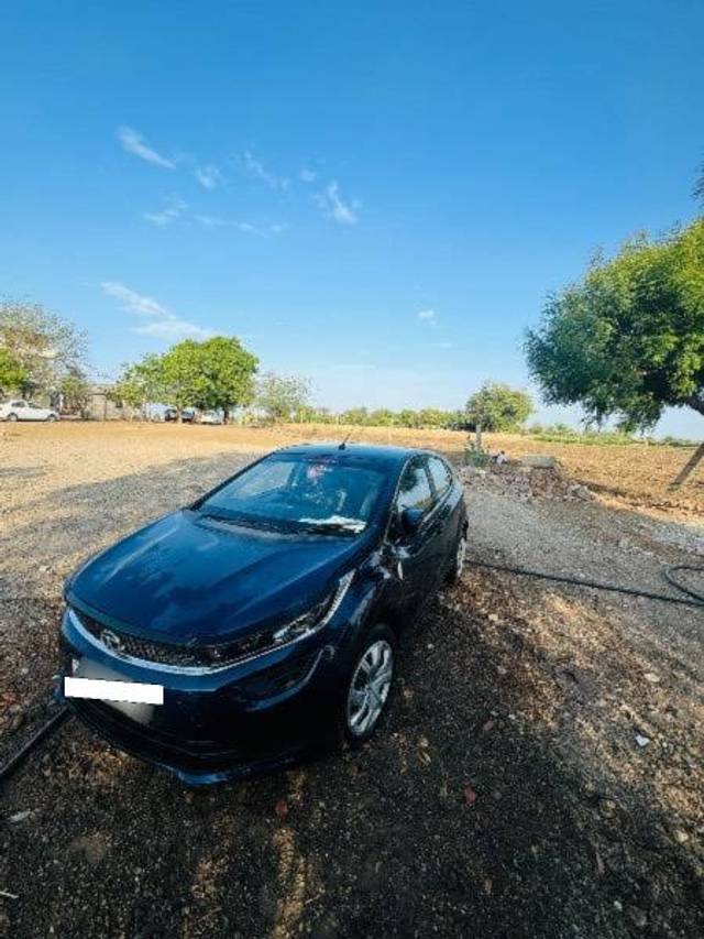 https://images10.gaadi.com/usedcar_image/4207558/original/processed_c7233720-bd65-4d24-bbd9-c070774ad152.jpg?imwidth=6401